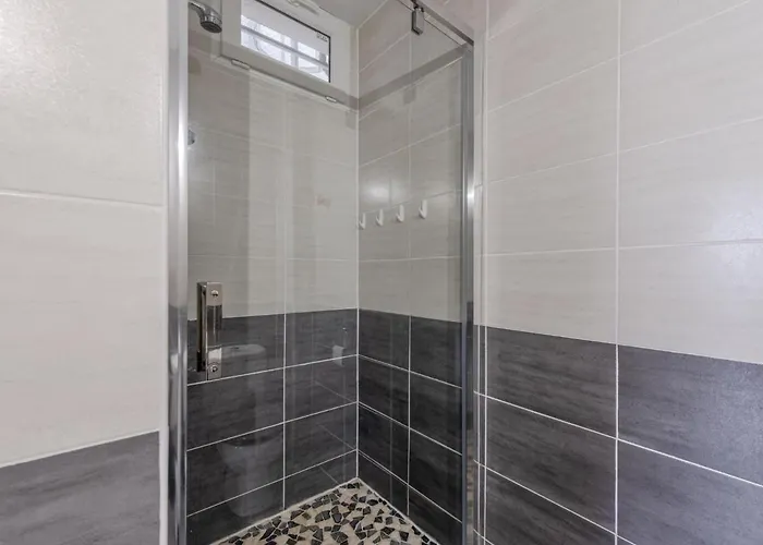 Zodiaques 2-5 By Interhome Ле Баркарес